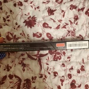 Peachy younique lip liner